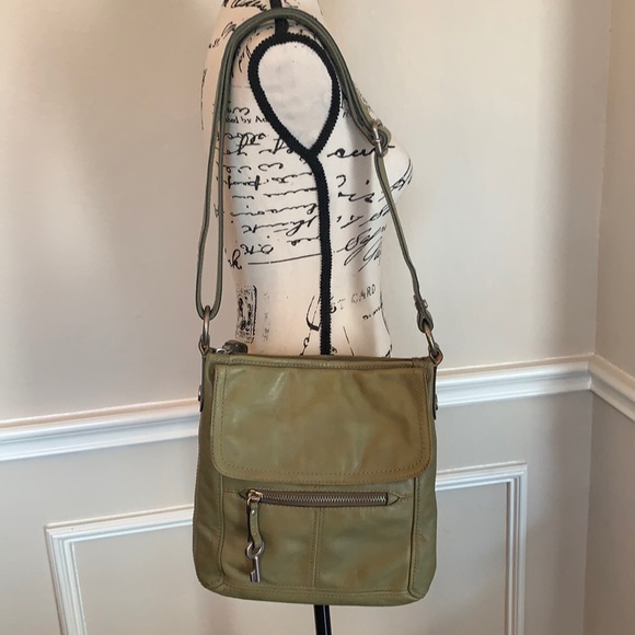 ☘️Authentic Fossil Green Leather Crossbody 💚 - Picture 5 of 12